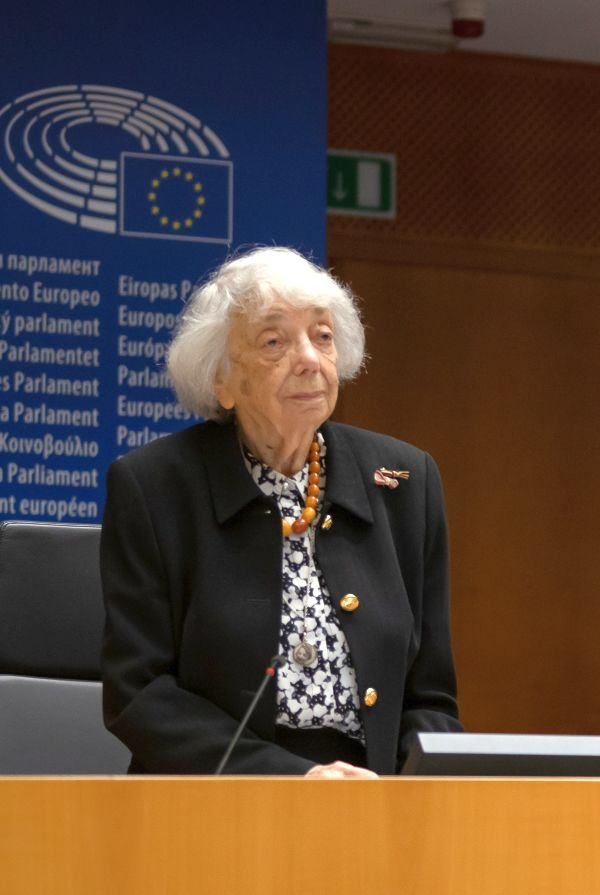 Margot Friedländer (1921 - 2025)